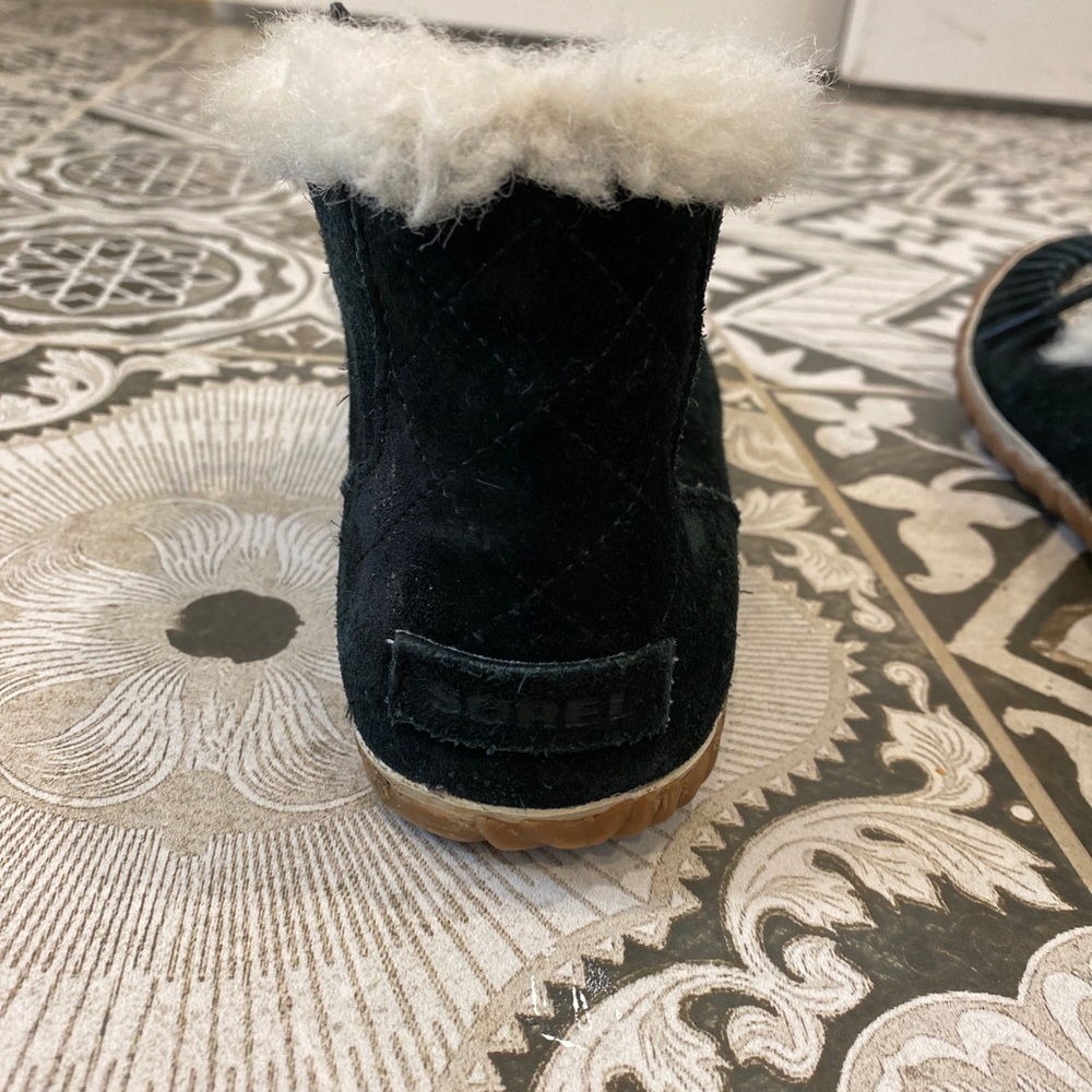 Sorel black suede metallic fur lined boots